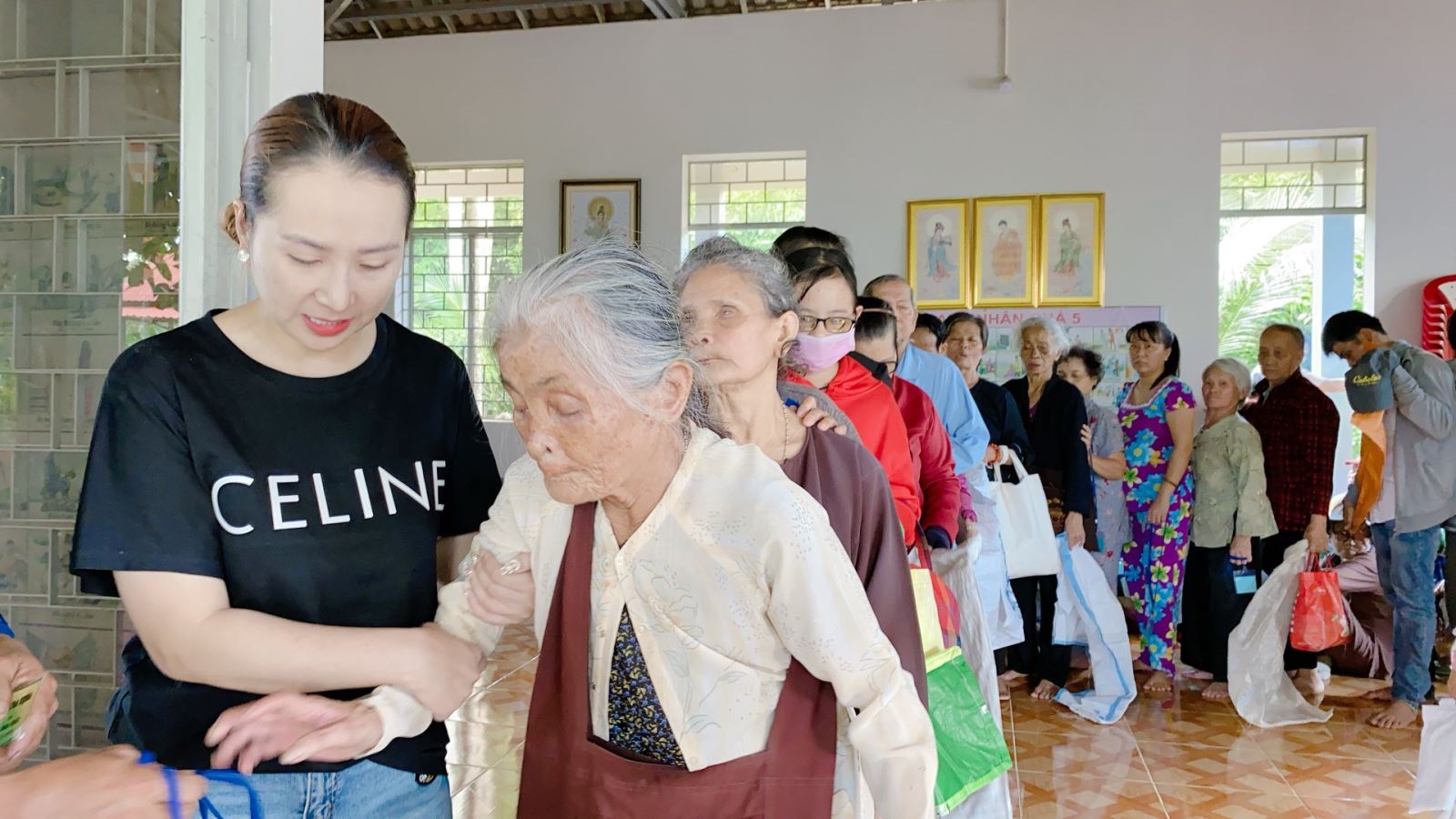 YHL chia sẻ yêu thương với bà con khiếm thị tại Đồng Nai